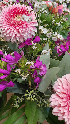 Ela's Blumen- & Geschenkestadel