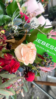 LIEBESGRÜN - DAS GLÜCK IN BLÜTE UND KRANZ