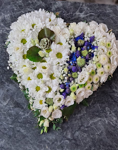 Blumenmädchen Floristik mit Herz