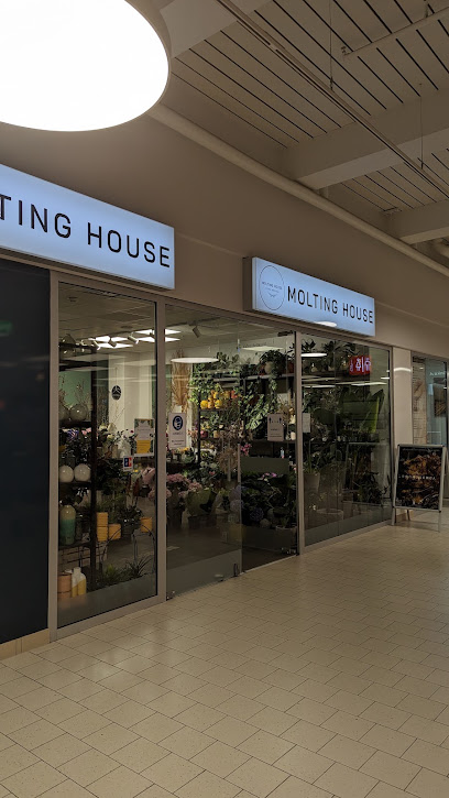 Molting House - Blumen und Dekoration
