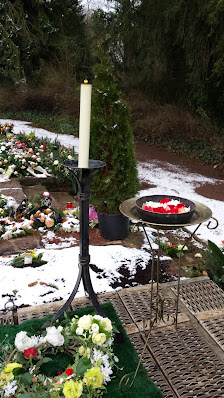 Eingang Friedhof Blumenladen