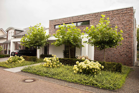 Fa. Stockreiter | Gartenarchitekt Landschaftsbau Poolbau Baumschnitt