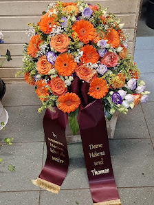 Blumen Li-An am Rathaus Schöneberg