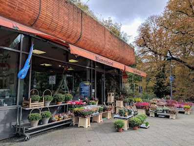 Blumeninsel im Parkhaus