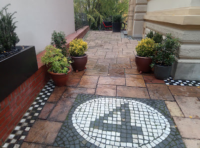 Rent A Gardener UG