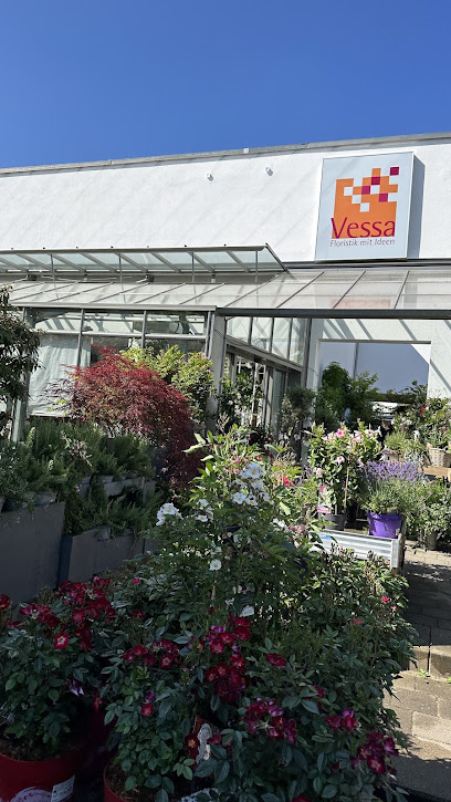 Vessa Floristik mit Ideen mit 24h Blumenautomat im Hof